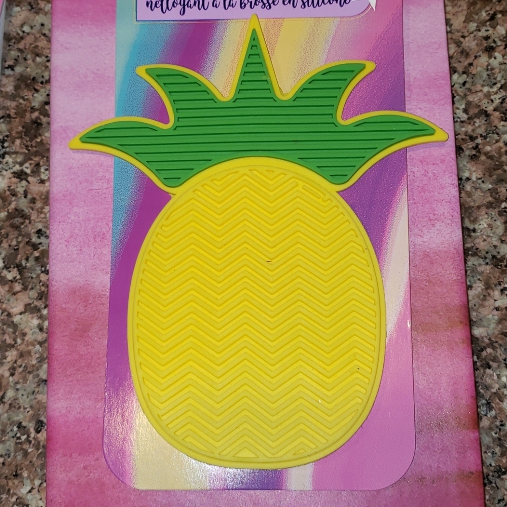 Silicon brush cleaner